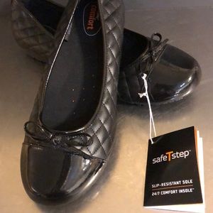 SafeTStep Black Flats Woman’s 10W Comfort